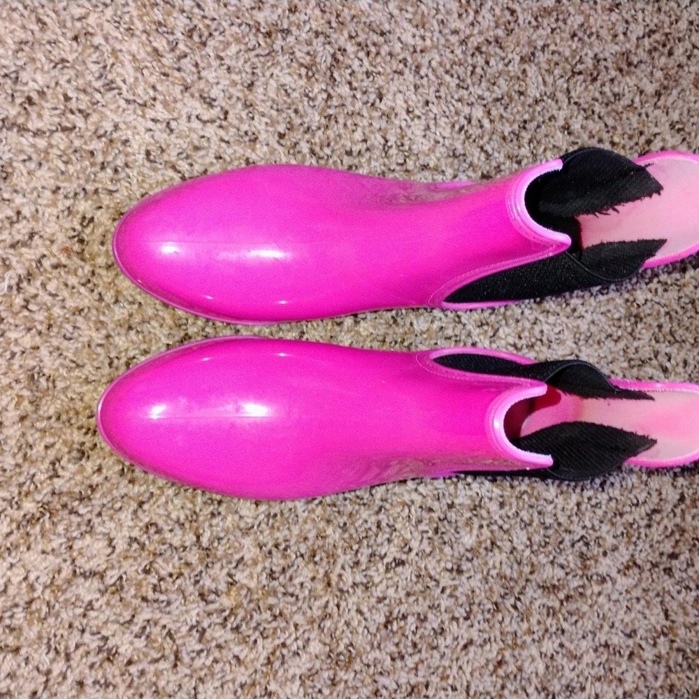 Seven Pink Rain Boots Size 8 Glossy Chelsea Style New - Picture 2 of 4